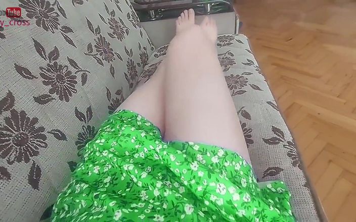 Kitty_Cross: Roztomilá štíhlá ladyboy domácí sexy výkon krátké šortky roztomilá podprsenka bílé tělo...