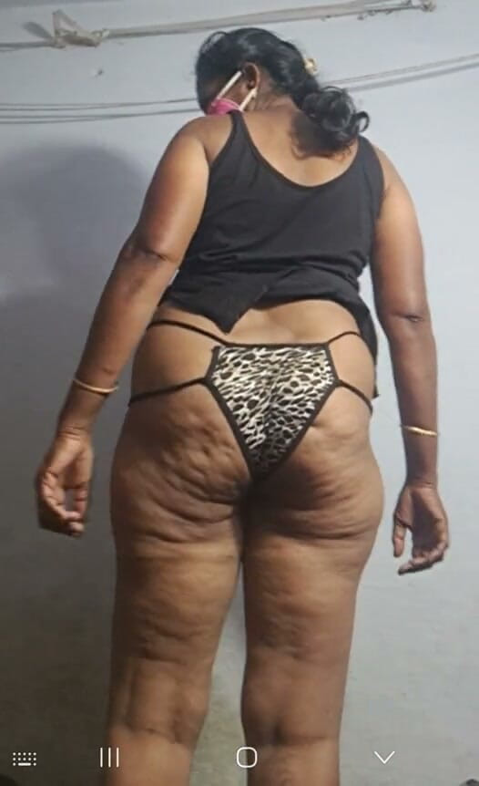 Jayaselvi: My Pussy Fingering with Coconut Oil