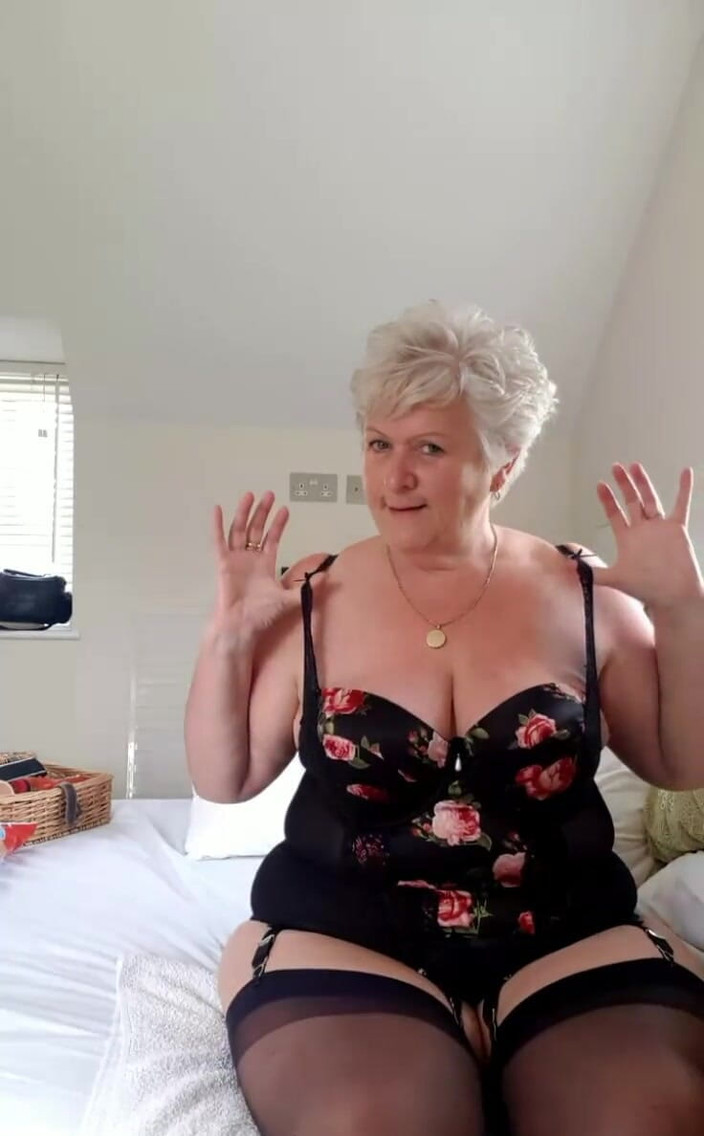 Uk Joolz: Škádlení svým horkým tělem