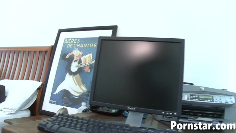 Pornstars: Блондинка красуня Джессі Капеллі любить займатися з тінкою-лесбіянкою