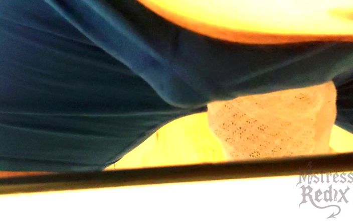 Mistress Redix: Sockjob &amp;förstörd orgasm under bordet