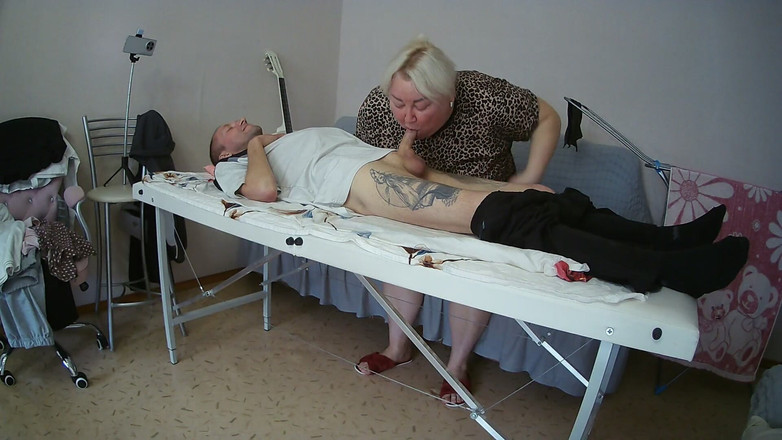 Zona901: Tchýně mi saje a honí ptáka na masážním stole a...