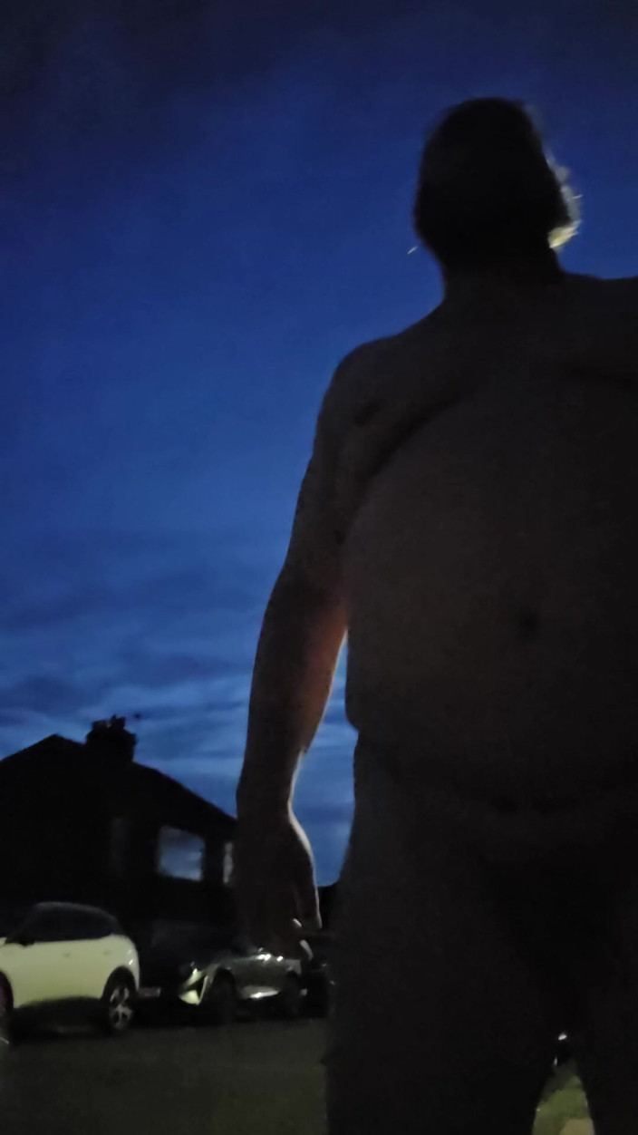 big_davec: Nude Walk Around the Neighborhood