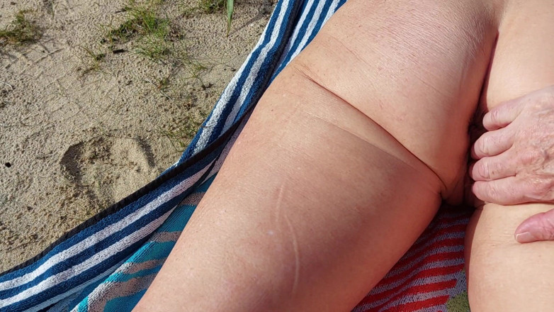 martinawest: Oma Möchte Seinen Finger!