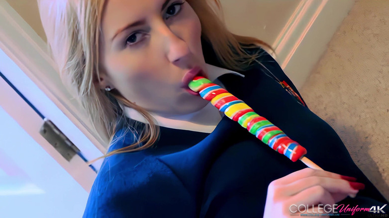 College Uniform: ハードサッキング フィーチャー ソフィア・スミス