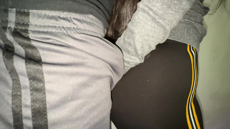 CoupleOfHotSins: Dotýká Se Cizího Ptáka a Mají Sex Na Veřejnosti.