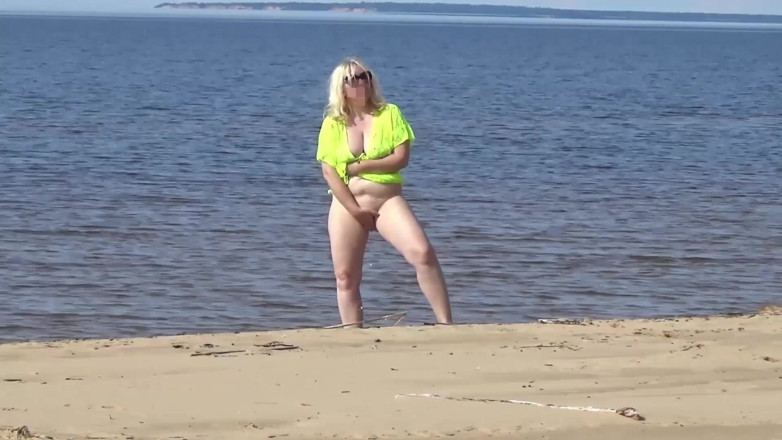 StrongSrg: Cucumber or Cock - Risky Fuck on Beach