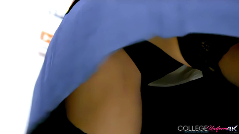 College Uniform: 什么吹了你的裙子？以Sophia Smith为特色