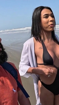 Baianinha trans ngentot pasangan di pantai