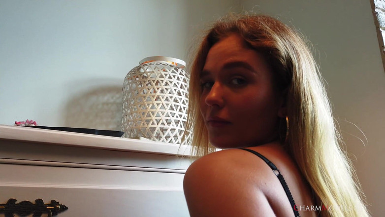 CharmModels: Denise, adorable jolie bombasse dans une vidéo glamour