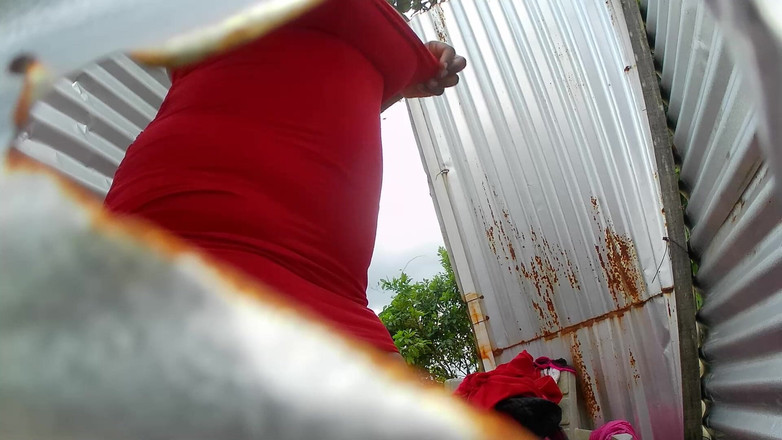 kloyesteicy: 三个女孩一个户外摊位