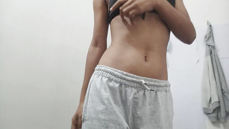 desigirl93: Desi college girl si masturba nella stanza dell'ostello