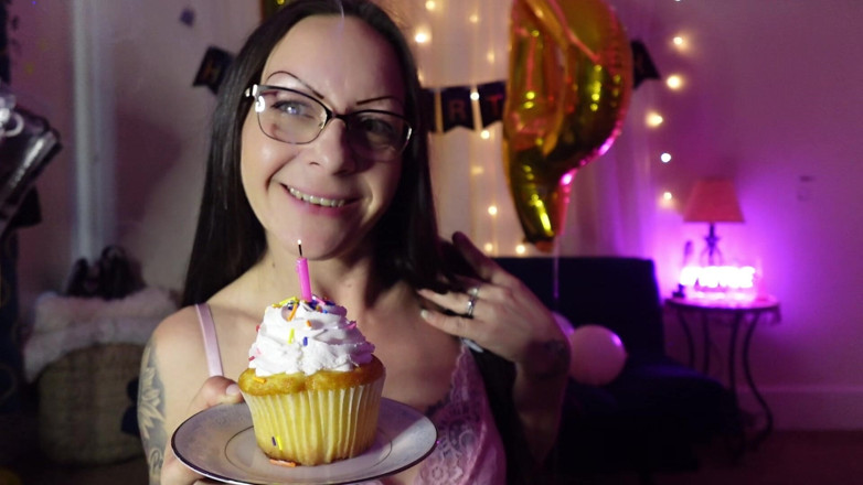 Raven Willow: Mum ışığı ve cupcake özlemi