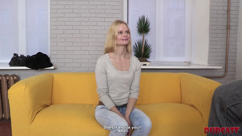 Dud Cast: Chica por astuto chico mayor