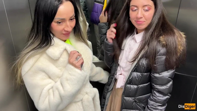 Dis Diger: हमने एक दोस्त के साथ दो स्ट्रिपर उठाए और उन्हें मोटे तौर पर चोदा