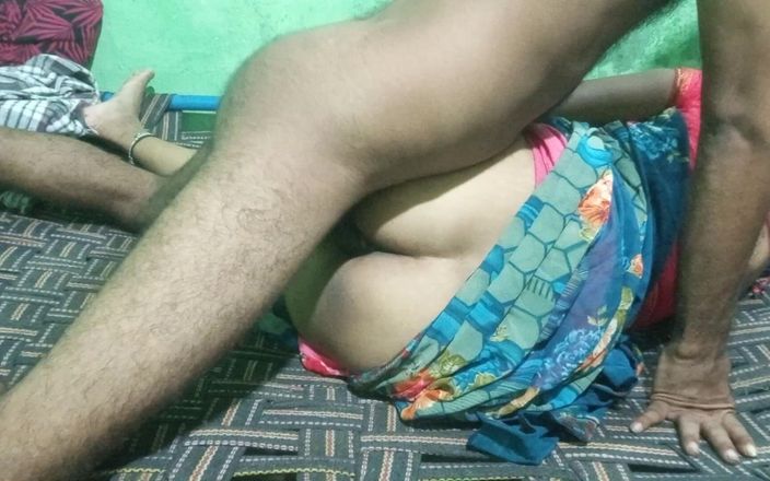 Pooja Sexy: La chatte de Bhabhi se fait baiser sur le lit