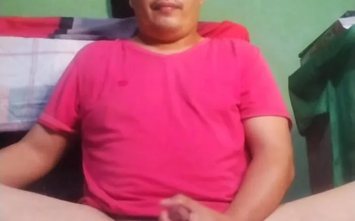 Talahib23: Guapo pinoy granjero se masturba antes de comenzar a trabajar...