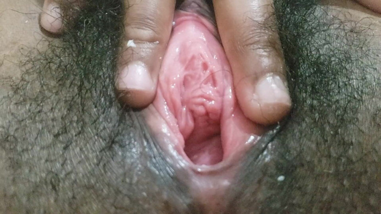 Lovemina: Cewek semok dengan pantat bahenol dengan memek berbulu ini dientot...