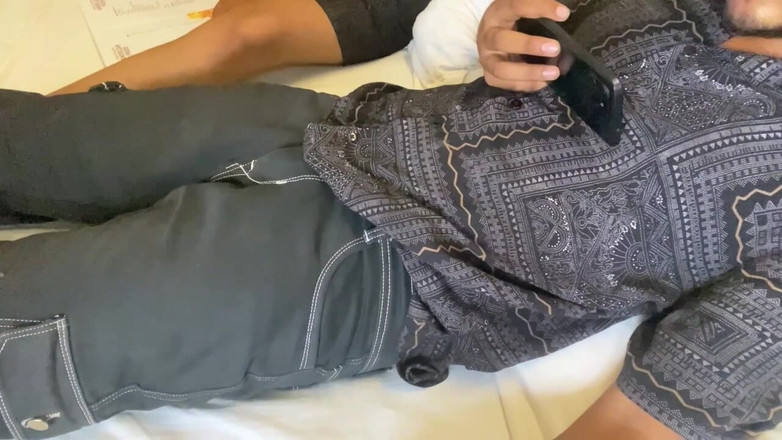 Pinkididi: Chị kế Ấn Độ của tôi ở trong phòng của cô ấy một mình...