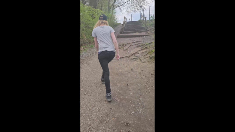 Bikergirl_97: ハイクはカーファックで終わり、私たちは捕まった!