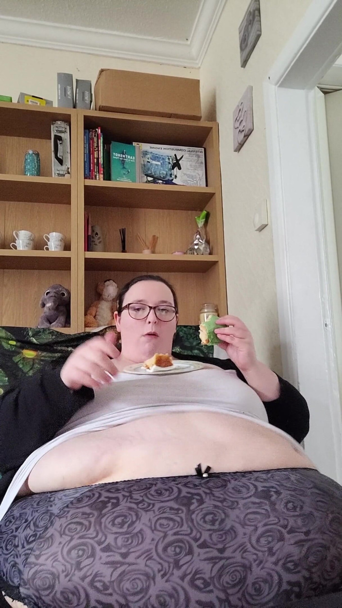 SSBBWLadyBrads: อืมมม ขนมเค้ก