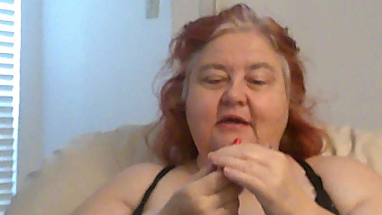 BBW nurse Vicki adventures with friends: แชทลิปสติกตัวจิ๋วแต่งตัว