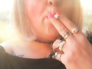 Stefanie Laveire: Stefanie sexy smoking.