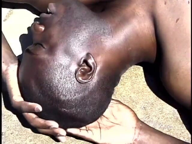 Gays Case: Chocolate brown hunk gets his ass licked in the pool