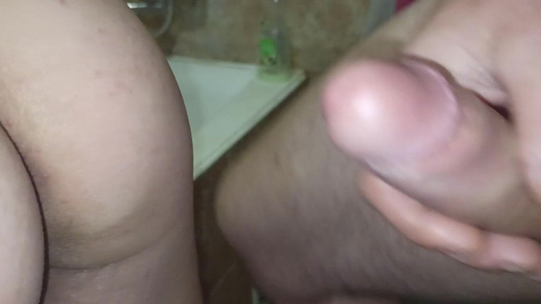 DirtyLubov: Orale in bagno