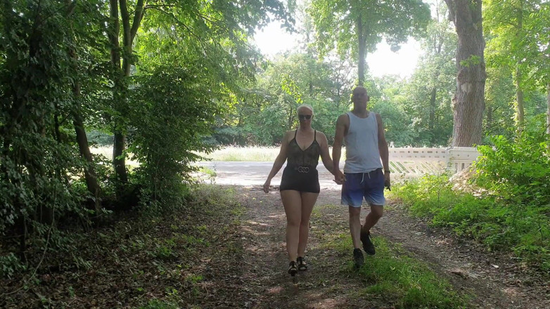 UserBitch1: Fare Una Passeggiata Frivola, Scopare E Pisciare