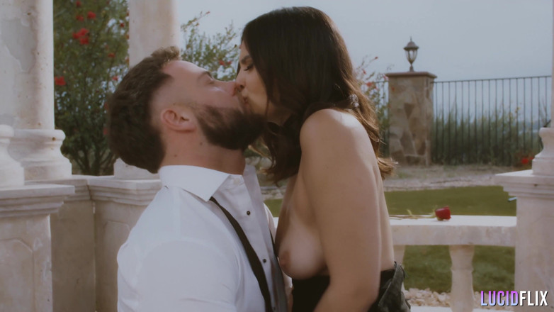 Lucid Flix: Lucidflix vrăjitoarea florilor cu Violet Starr