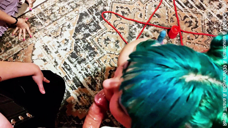 Babyluna939: 3 Brujas (una De Ellas Embarazada) Utilizan a Una Nerd Virgen...