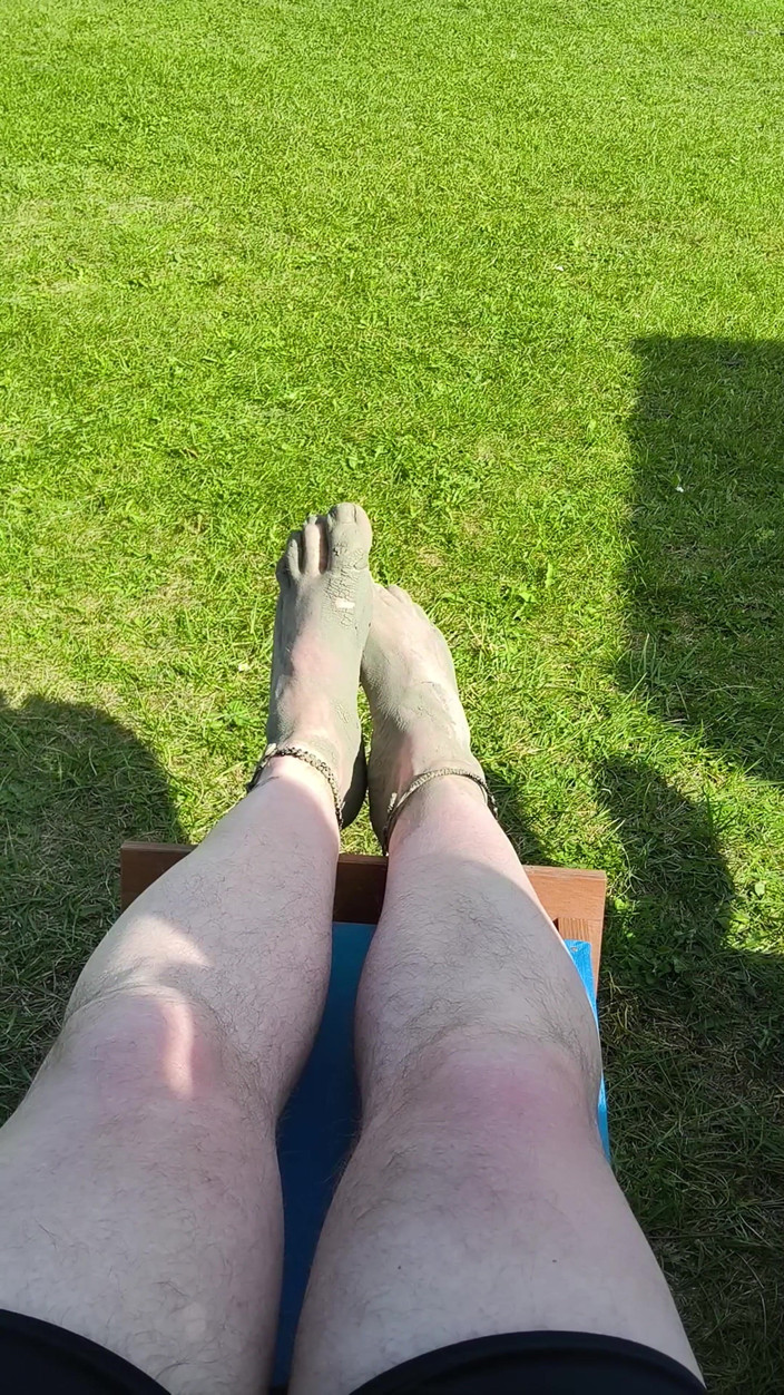 Footfetish: Plajda Gelgiti Bekleyen Çıplak Ayakla