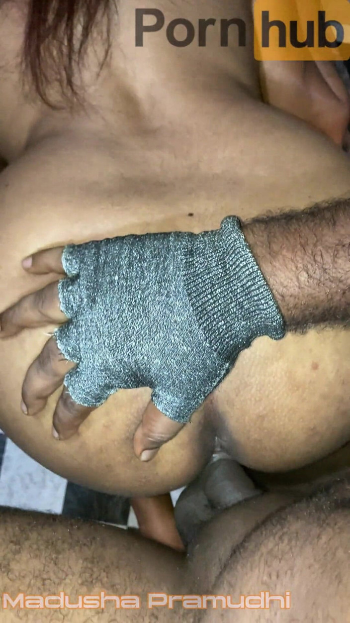 Tiyana: Đụ kiểu chó đít bự người Ấn