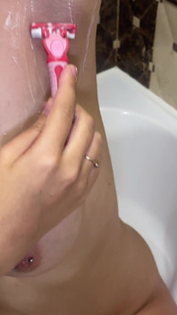 Epileren van oksels met een epilator! Harige oksels scheren! Ontharing!