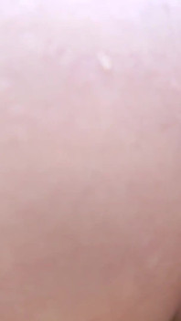 Nua perto do rio em público, orgasmo sexual