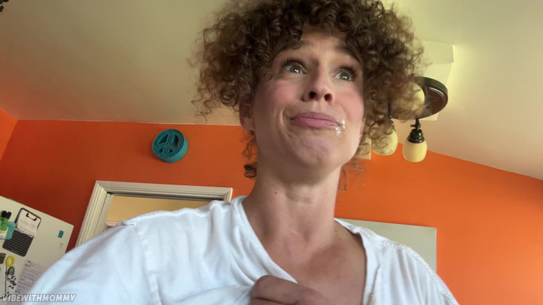 Vibe with mommy: Stepmom's Best Friend Can't Stop Squirting All Over My Dick