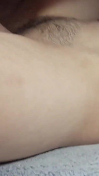 毛深い膣に射精