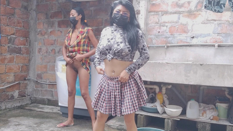 NEGRITA SEXY: Плітки сусідів говорять брудно на сусідньому дворі. У них маленькі сідниці.