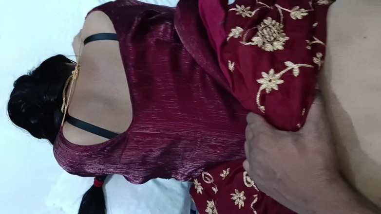 Vamika: 후배위 스타일로 따먹히는 타밀 바비 바미카