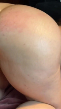 오지는 소음을 들이고 Queef를 많이 젖게 하는 보지의 PAWG Girl