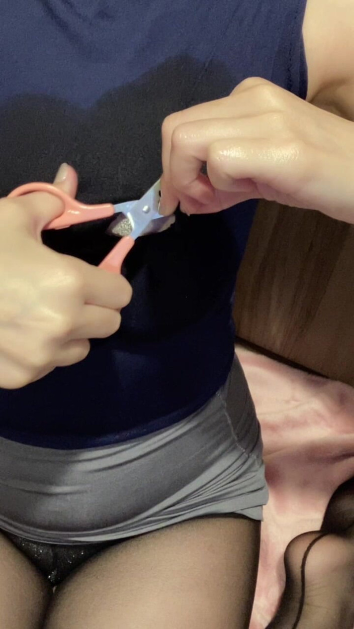 Rei005: 사무실 여성 스타일 코스프레에 구멍을 뚫는 것에 흥분했어요! 격렬하게 분사하며