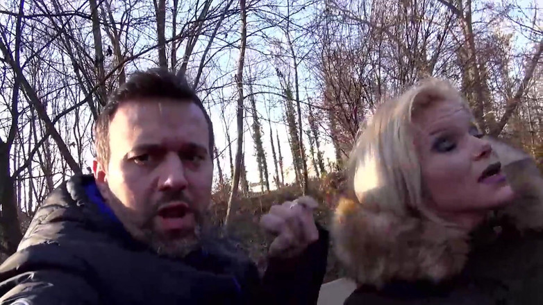 Erotic Planet Studio: Tatuada loira esposa selvagem foda no carro ao ar livre