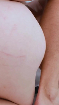 Flaca pequeña pelirroja Erin Everheart, áspera follada anal