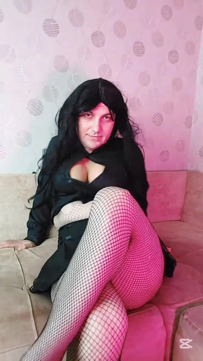 Kitty_Cross: Gothic Chest Big Thighs in Fishnets