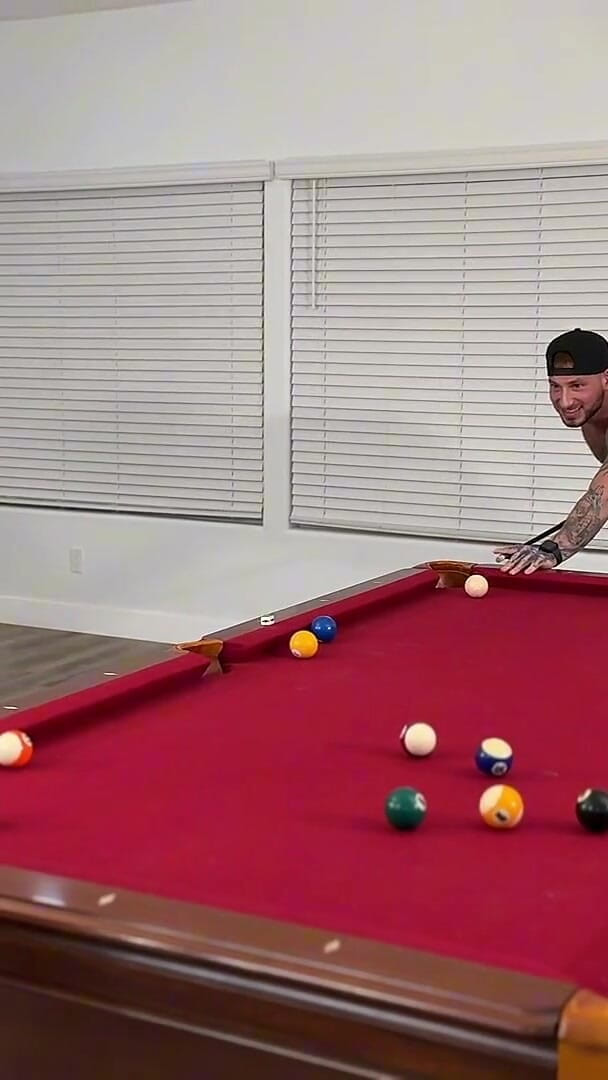 Sadie RW: Strip Pool staje się seksualna z przyjacielem mężulek