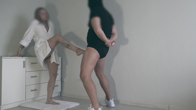 Amateur_fetish: Genç kıza taşak ezme 1