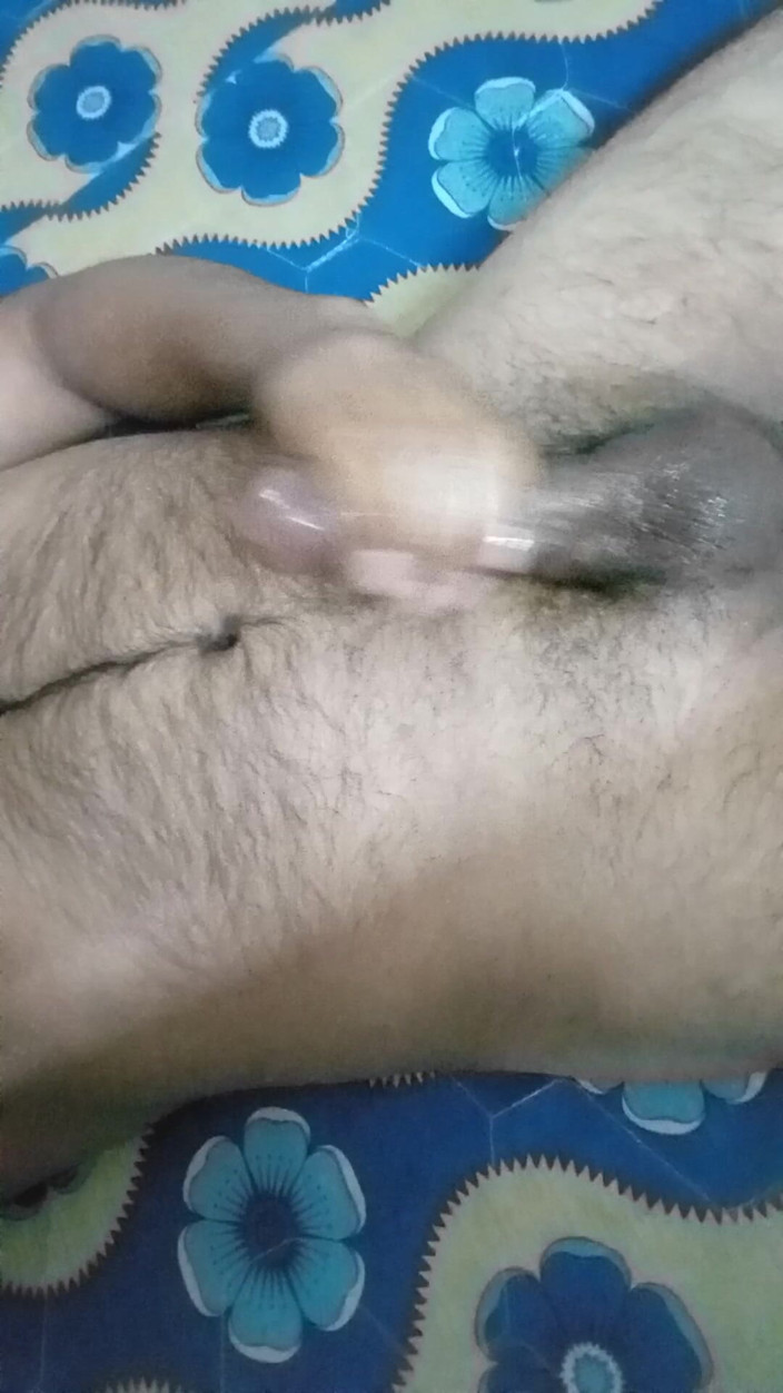 Raaz26d: Meinen großen schwanz ölen und masturbieren, während ich an die kurvige...