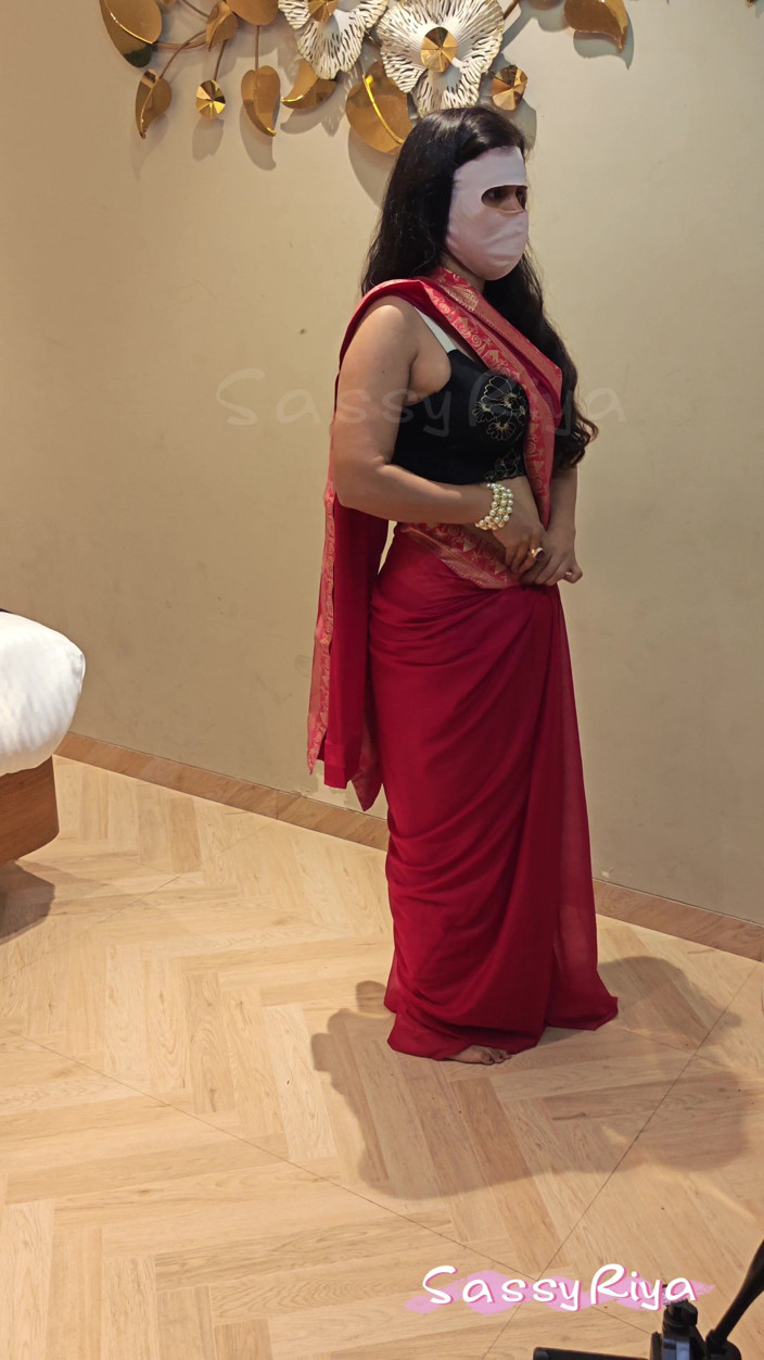 Sassy Riya: Sassy Riya Wearing Saare