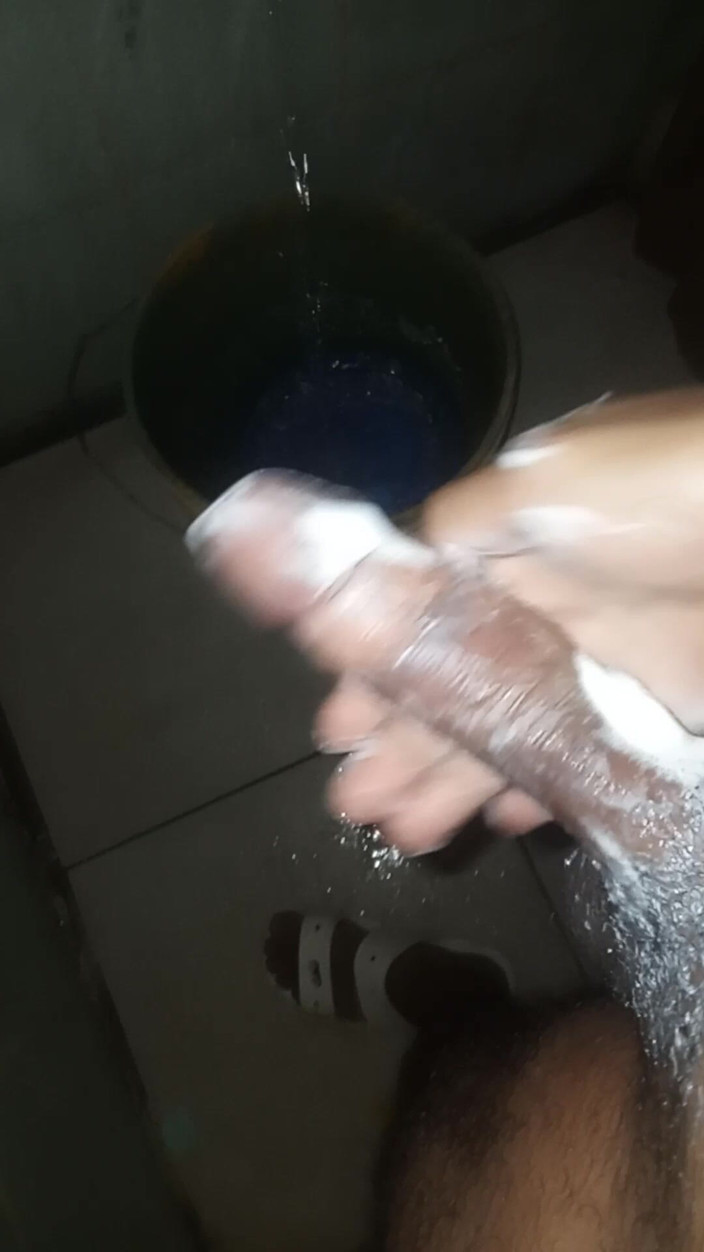 Cute boy jerks off: Un garçon prend la pilule par accident et finit par...